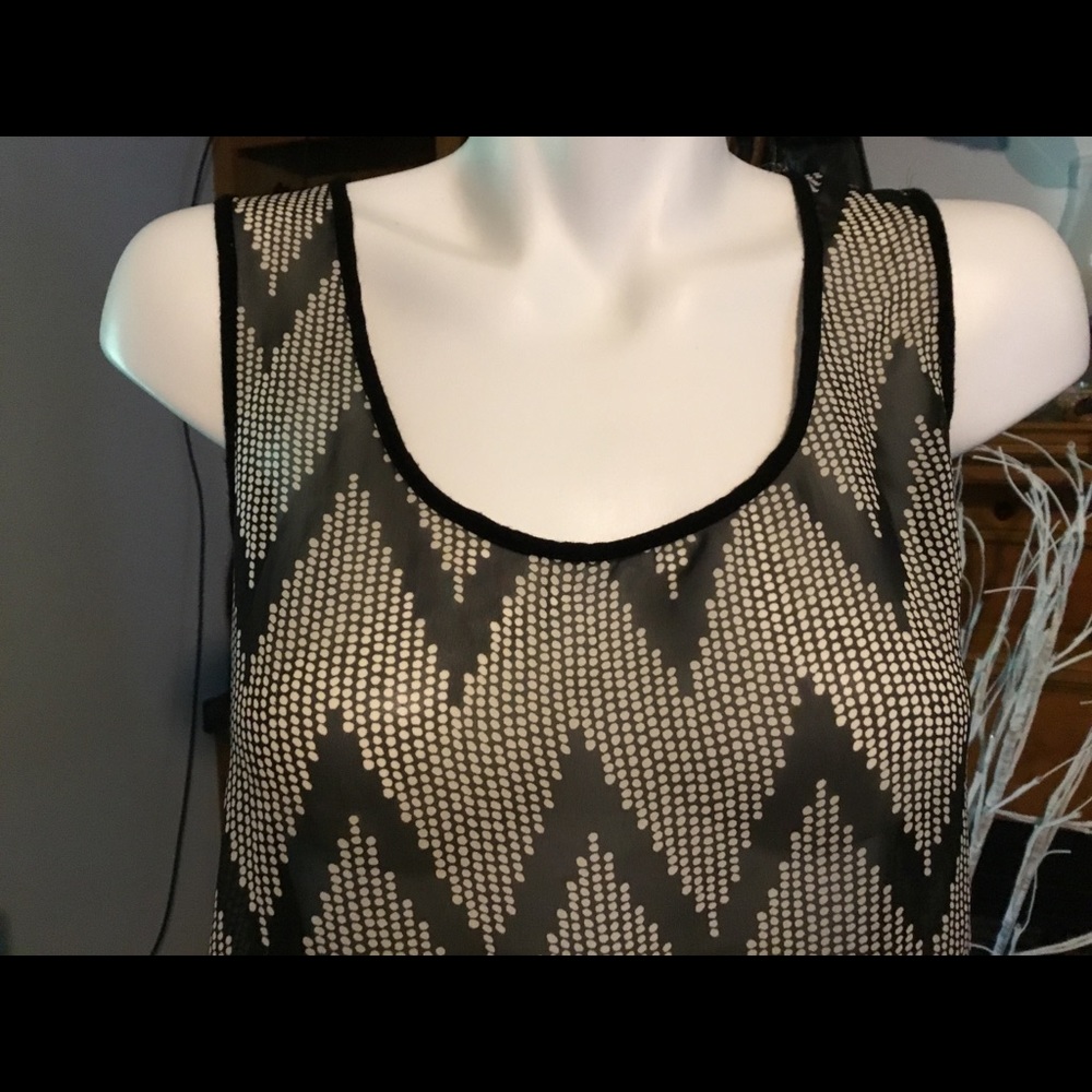 SOLD Cute B&W Blouse - Picture 2 of 5